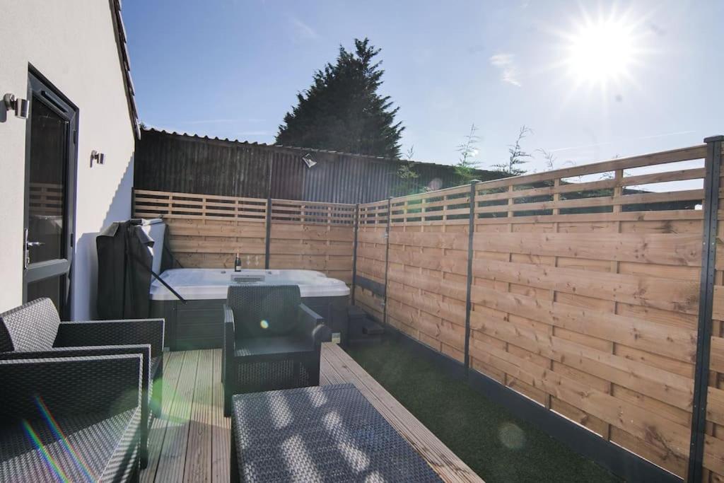 Hoxne Cottages - Rose Cottage With Private Hot Tub 요크 외부 사진